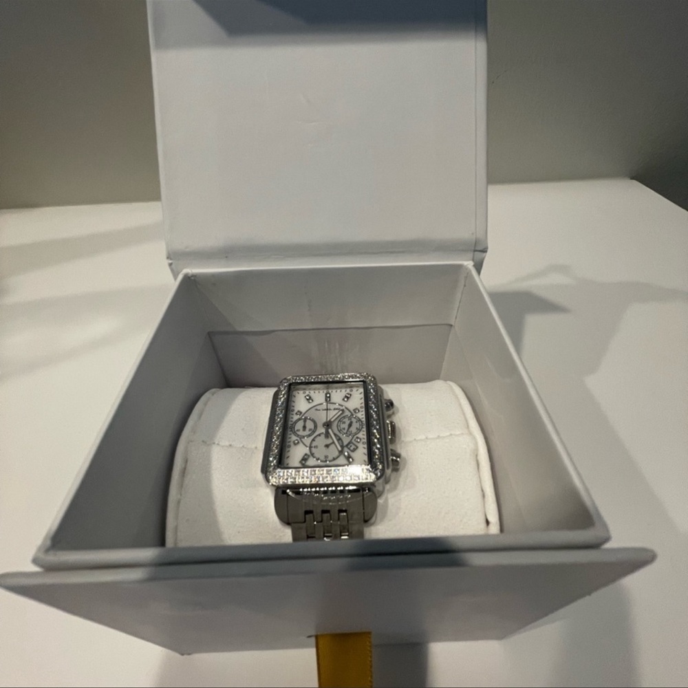 Beautiful Kent Watch - Picture 2 of 3